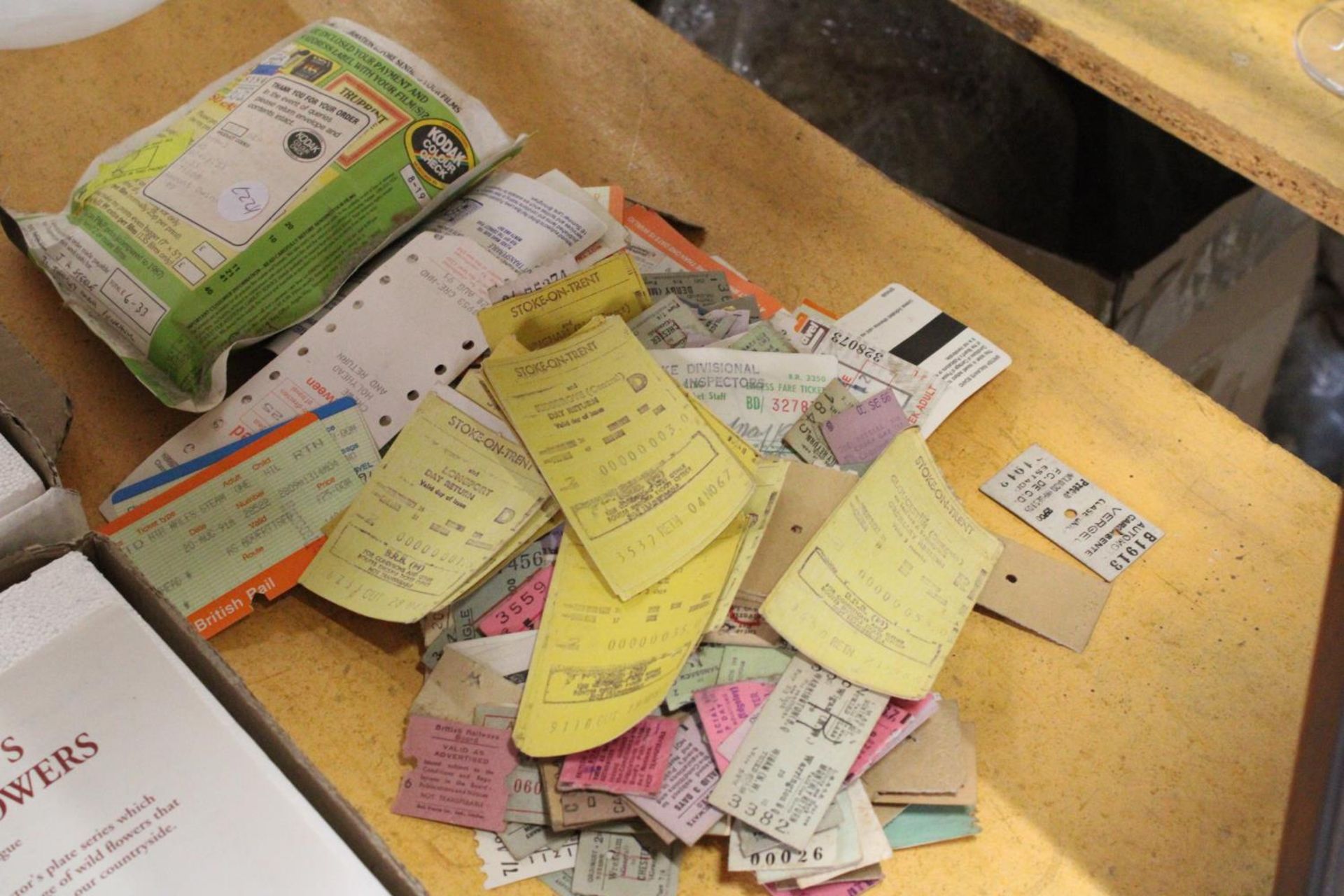 A LARGE COLLECTION OF VINTAGE BUS AND RAIL TICKETS