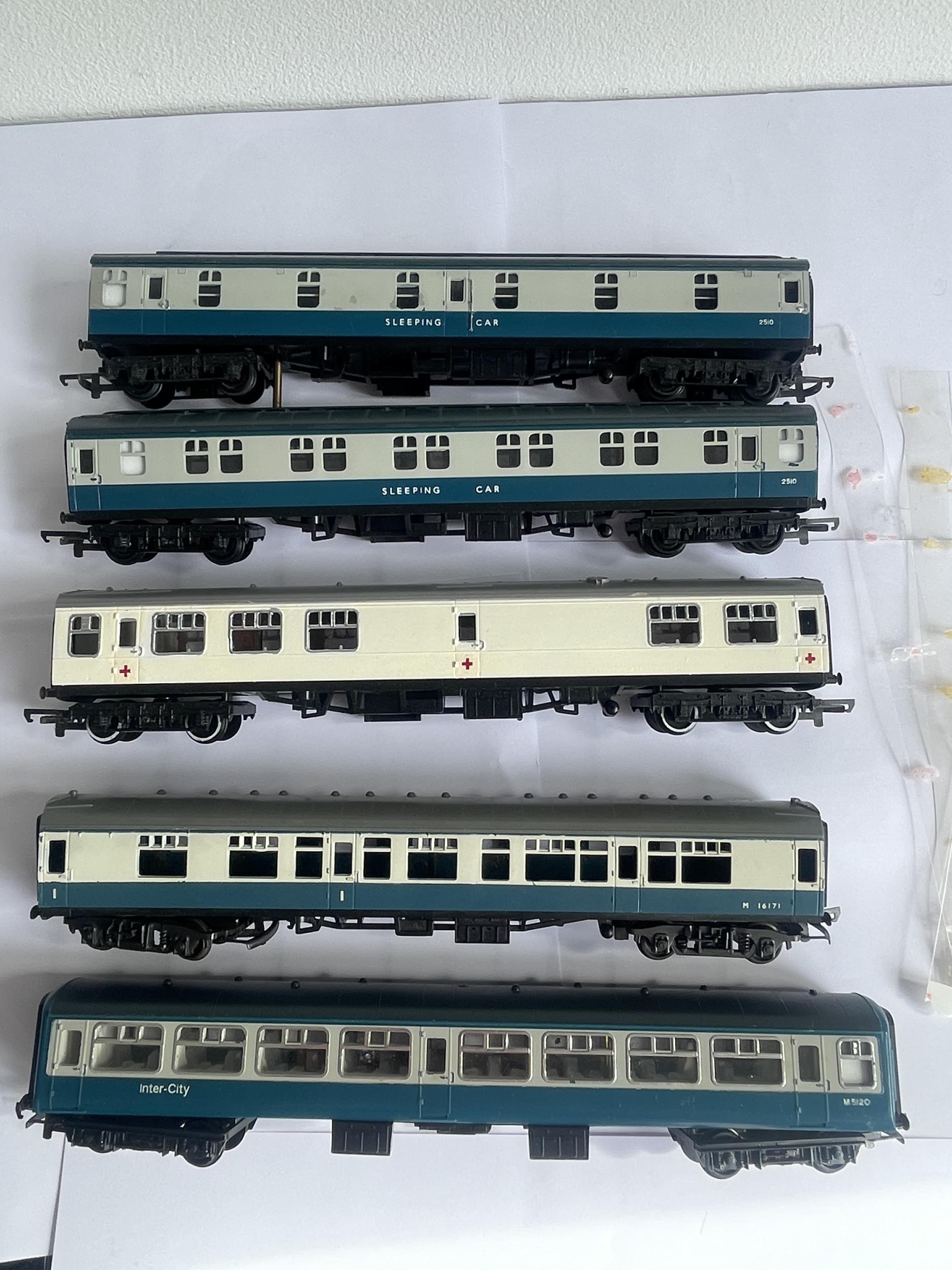 FIVE 00 GAUGE PASSENGER CARRIAGES THREE MARKED TRIANG