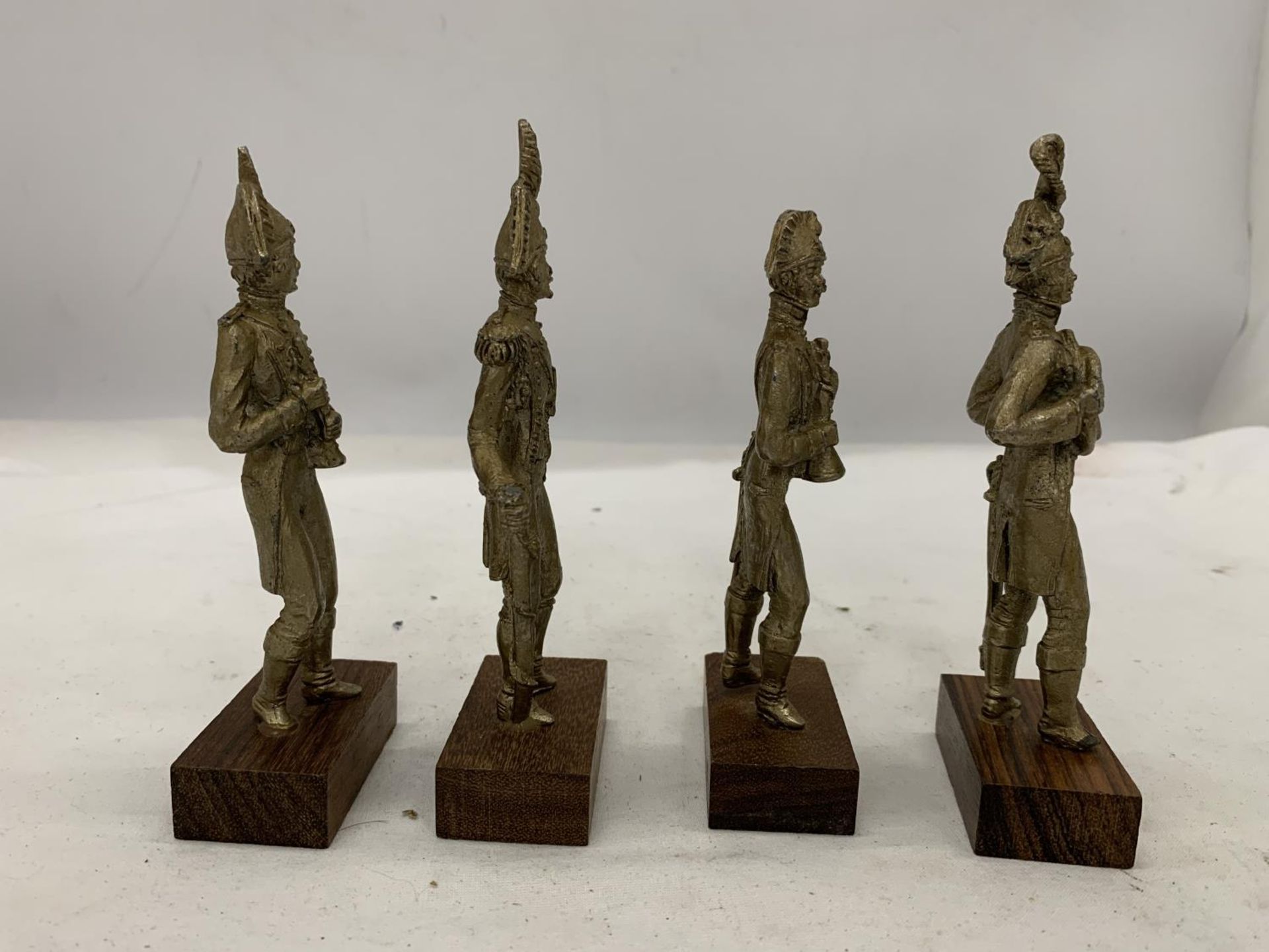 FOUR HEAVY SOLID ITALIAN MADE 5" PEWTER SOLDIERS - Image 2 of 4