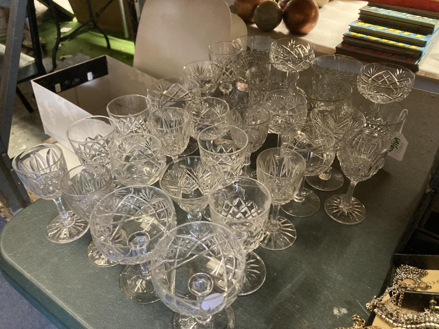 A QUANTITY OF CUT GLASSES TO INCLUDE SHERRY, COCKTAIL, TUMBLERS, PORT, ETC - Image 3 of 6