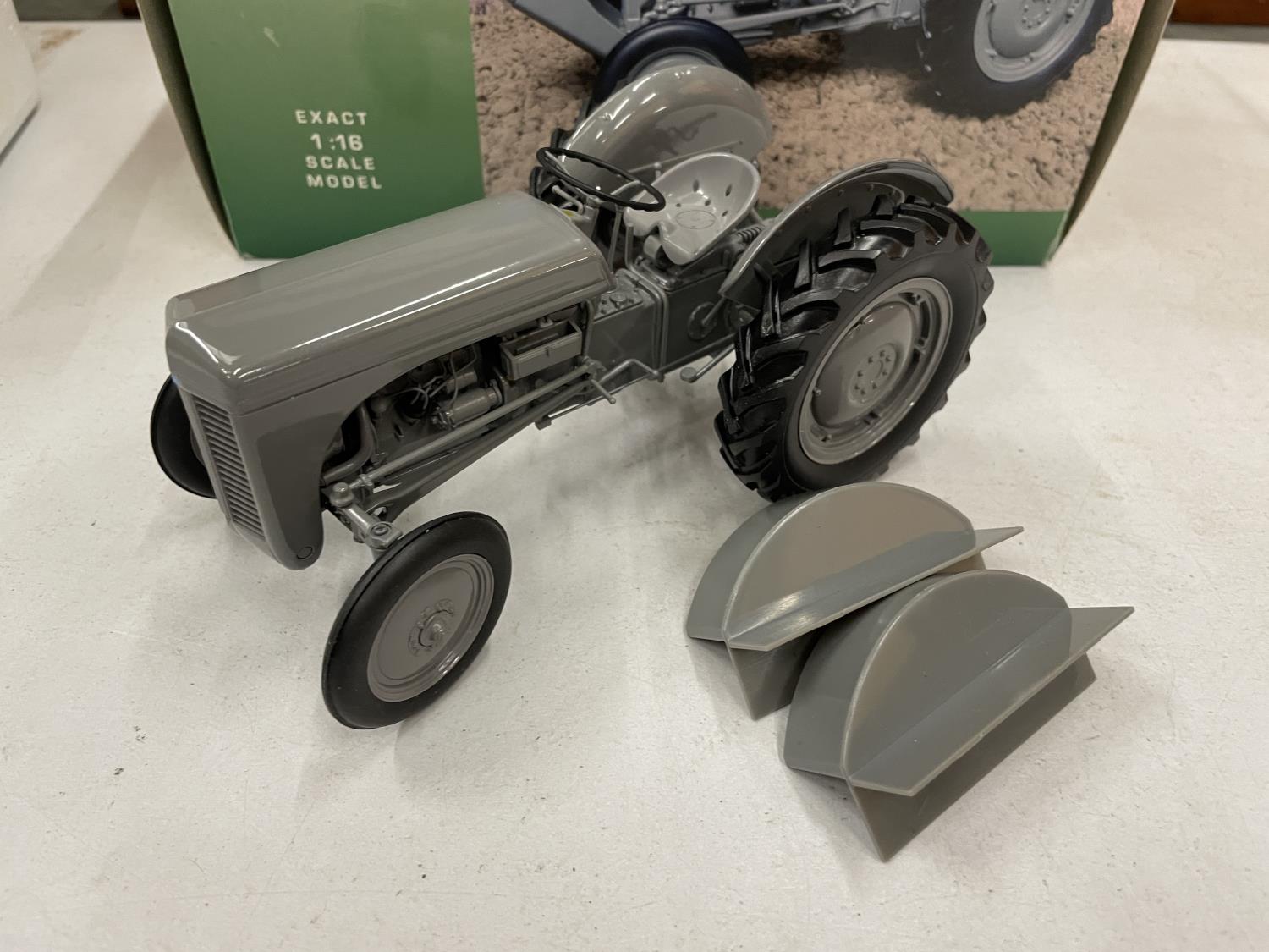 A BOXED UNIVERSAL HOBBIES MASSEY FERGUSON TE20 'THE LITTLE GREY' TRACTOR 1:16 SCALE - Image 2 of 4