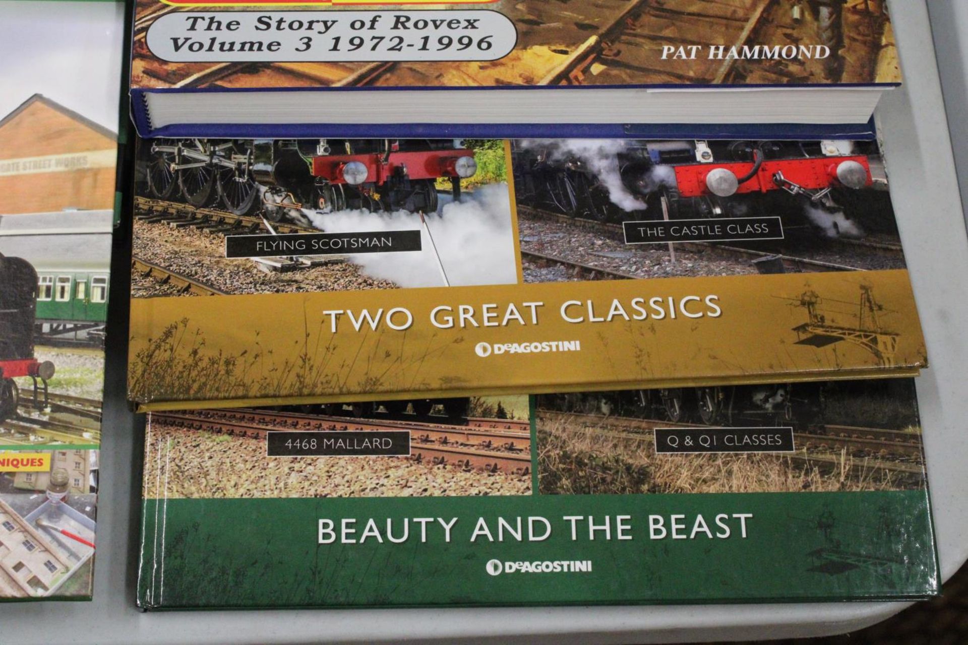 SEVEN HARDBACK RAILWAY BOOKS TO INCLUDE MAINLY HORNBY - Image 4 of 5