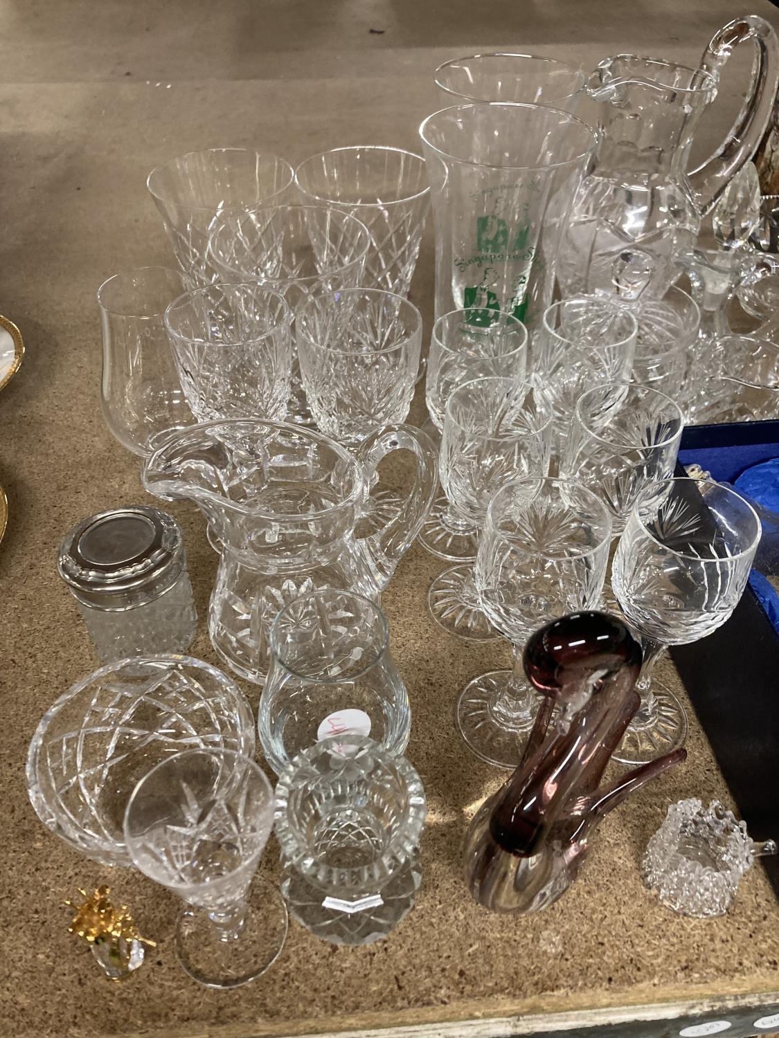 A QUANTITY OF GLASSWARE TO INCLUDE SHERRY AND PORT GLASSES, TUMBLERS, PRESERVE POT, JUGS, SWANS, ETC - Image 3 of 5
