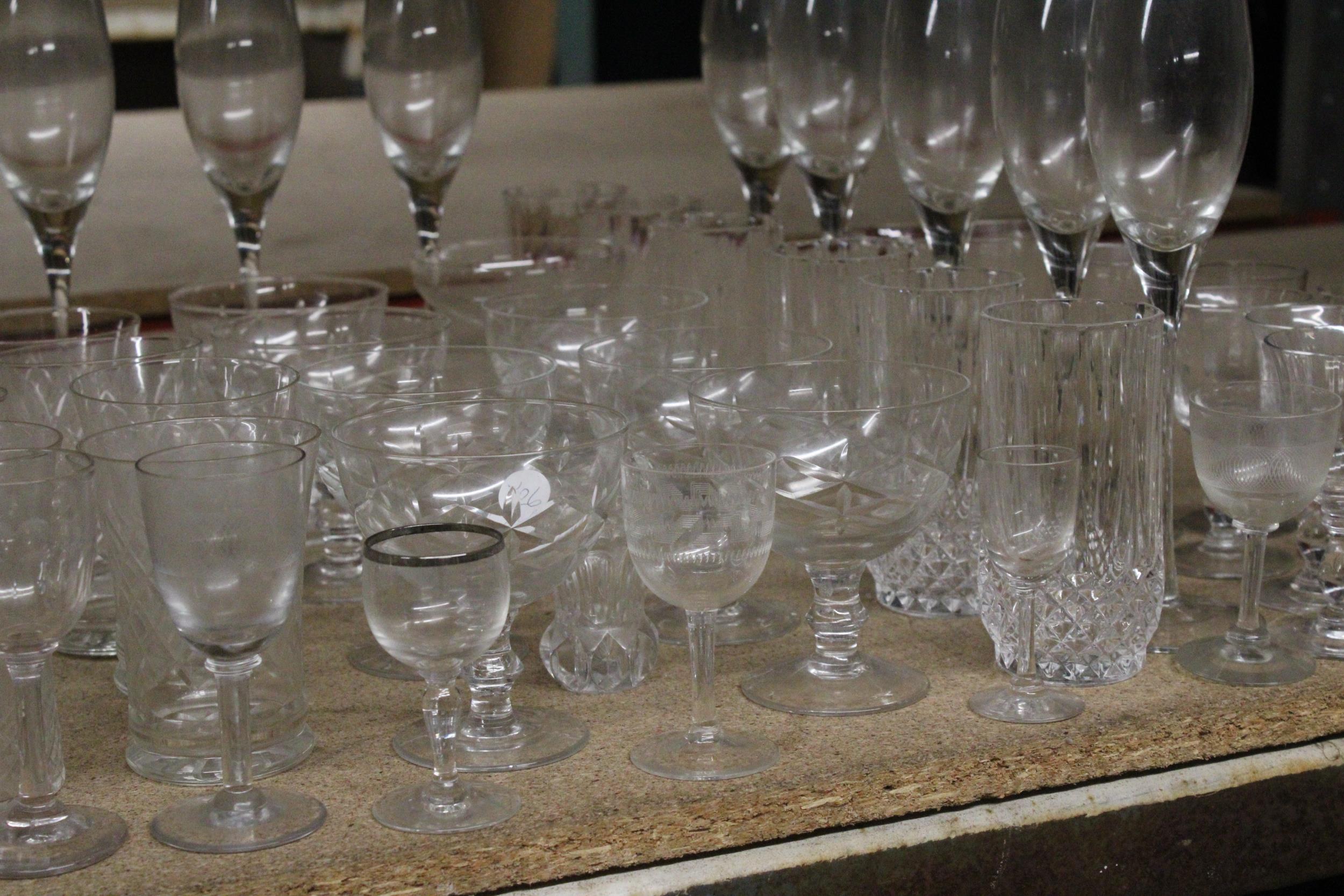 A LARGE QUANTITY OF GLASSES TO INCLUDE CHAMPAGNE FLUTES, WHISKY GLASSES, TUMBLERS, DESSERT - Image 3 of 6