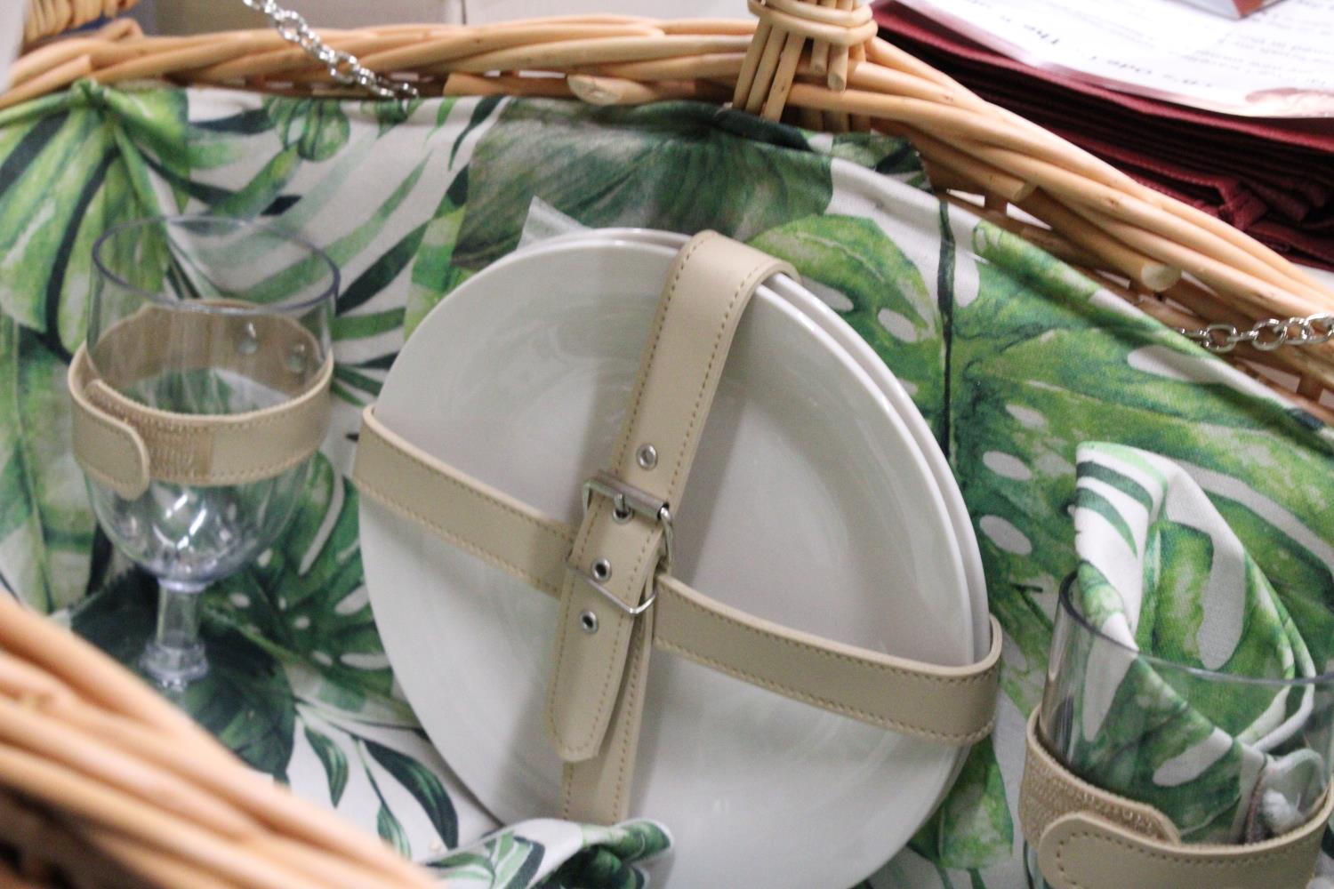 A WICKER PICNIC BASKET WITH LEAF PATTERN INTERIOR TO INCLUDE KNIVES, FORKS, SPOONS, PLATES, SALT AND - Image 7 of 7