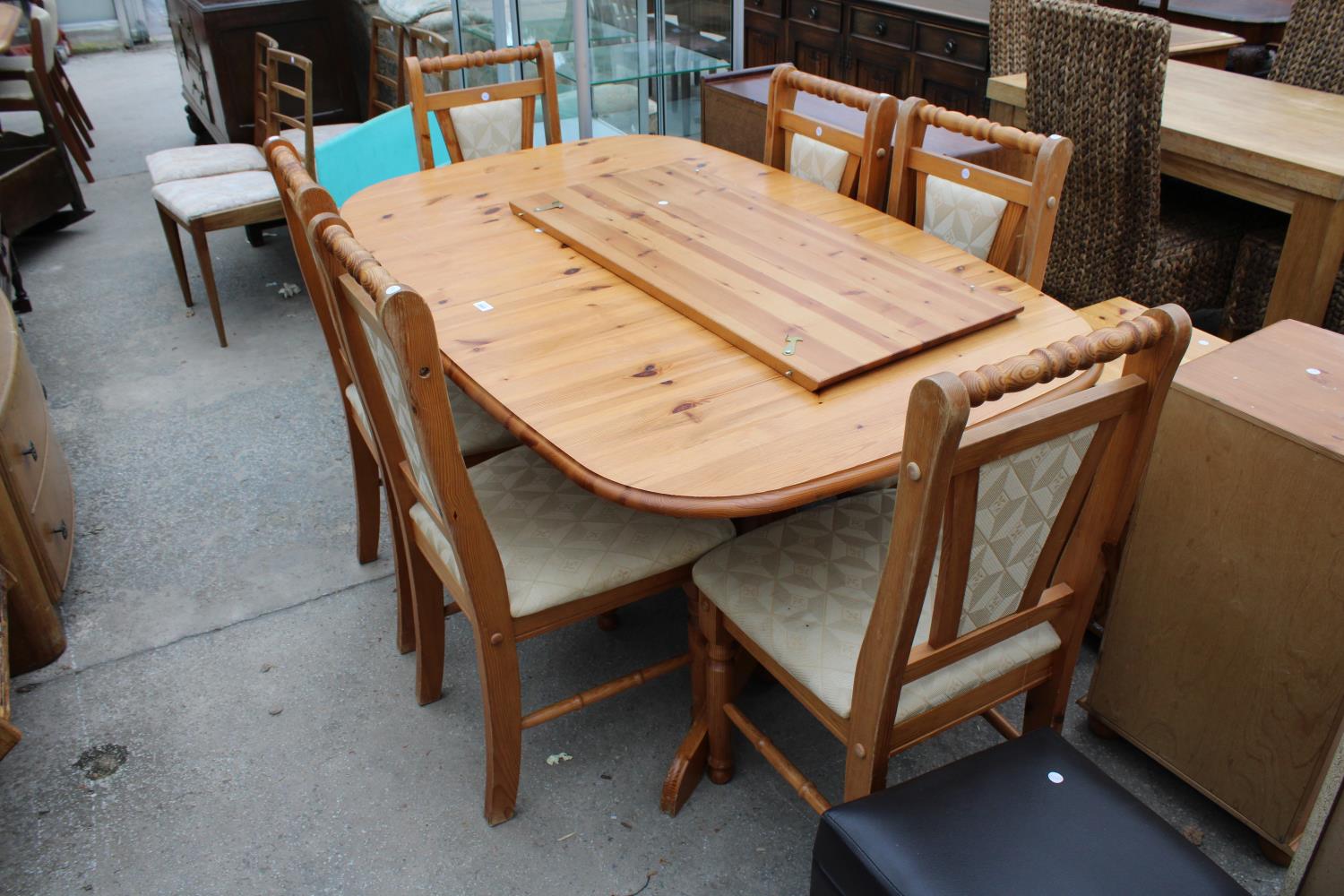 A MODERN PINE EXTENDING DINING TABLE 62" X 39" (LEAF 17") AND SIX DINING CHAIRS - Image 2 of 3