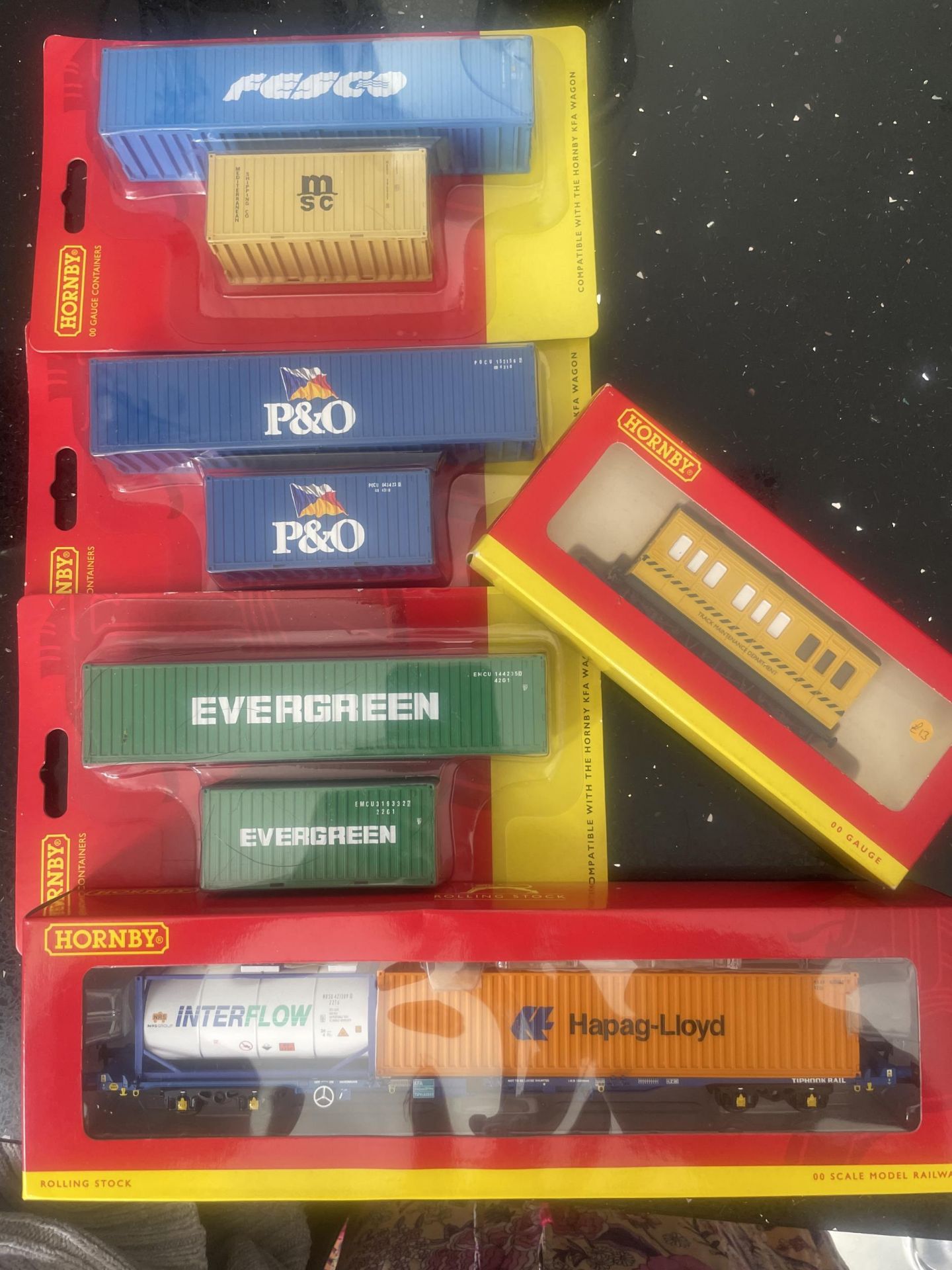 FIVE AS NEW AND BOXED HORNBY 00 GAUGE ITEMS TO INCLUDE CONTAINERS