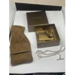 A GUCCI SILVER NECKLACE WITH POUCH AND PRESENTATION BOX