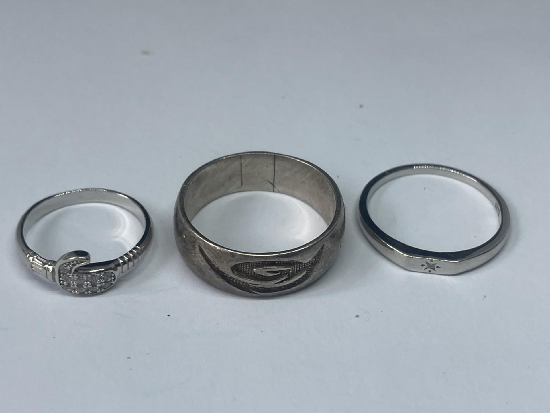 FIVE SILVER RINGS - Image 3 of 3