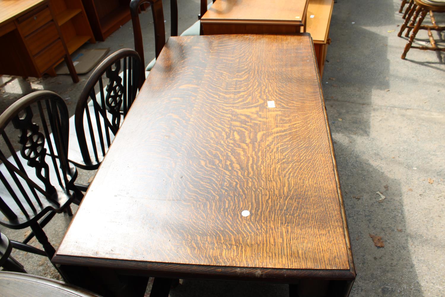 AN EARLY 20TH CENTURY OAK GATE-LEG DINING TABLE - Image 3 of 3