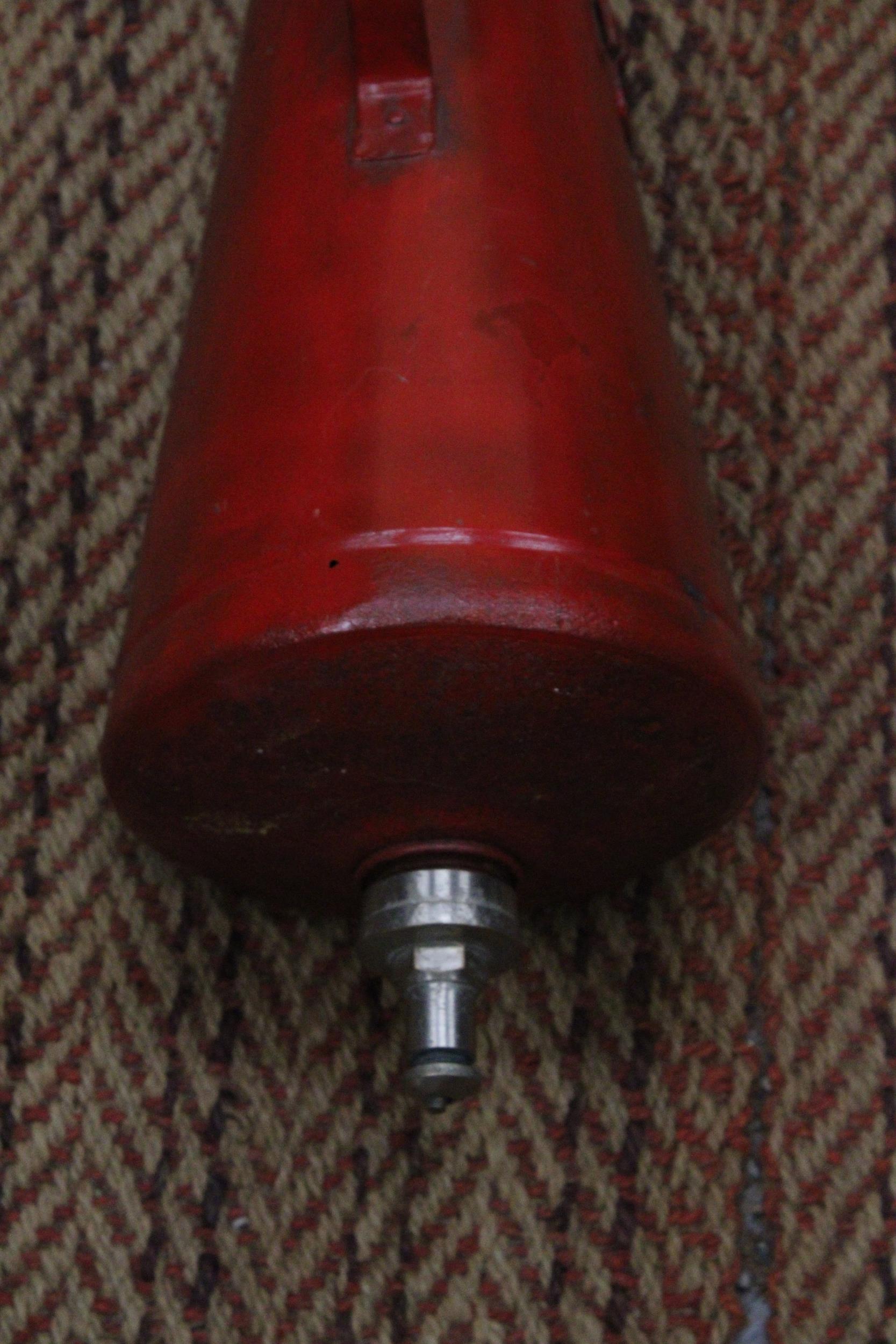 A NAVAL TAPERING CONICAL FIRE EXTINGUISHER FROM DEVONPORT TRAINING SCHOOL - APPROXIMATELY 84CM LONG - Image 3 of 6