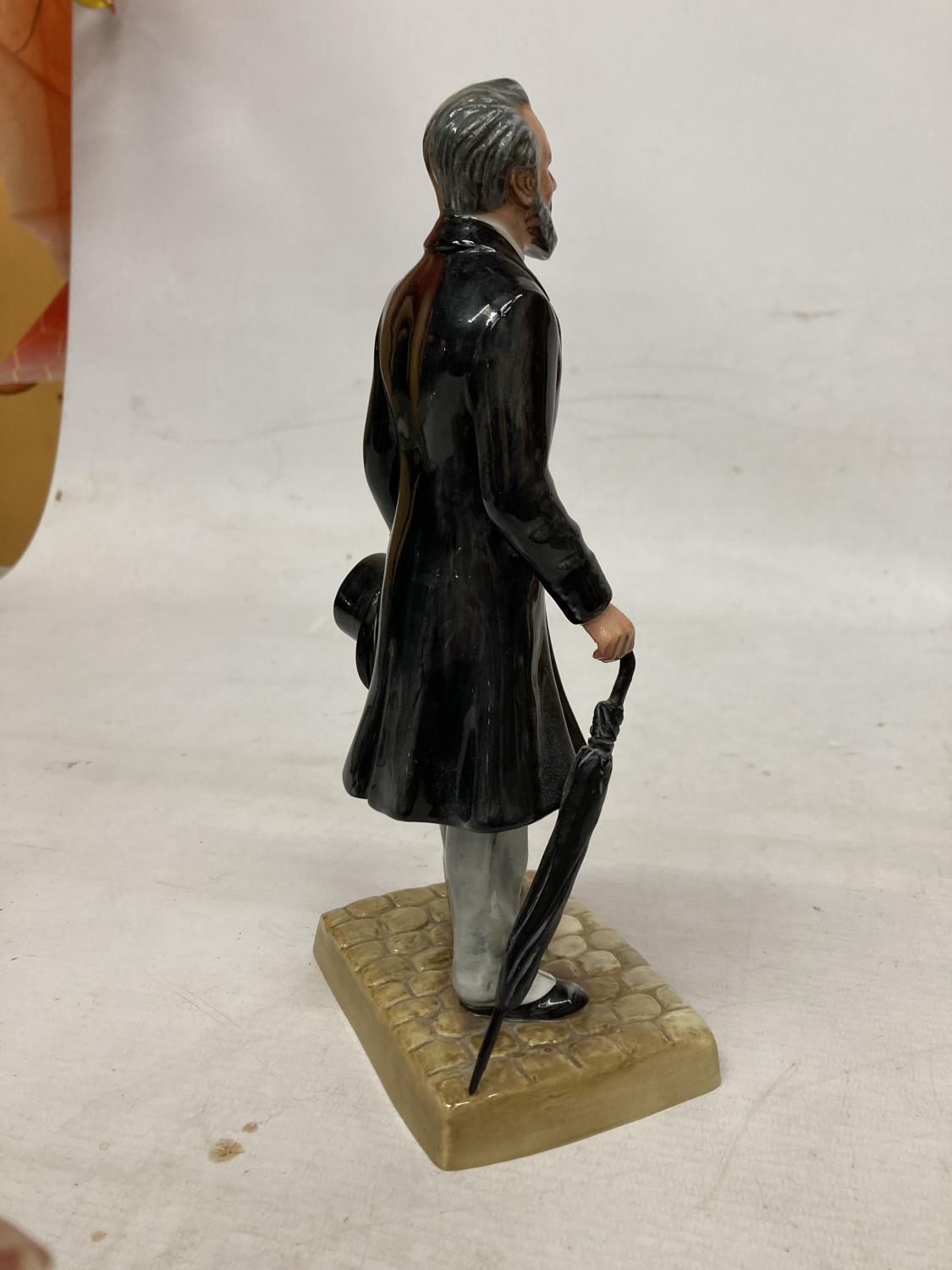 A LIMITED EDITION ROYAL DOULTON FIGURE SIR HENRY DOULTON HN 3891 - Image 5 of 7