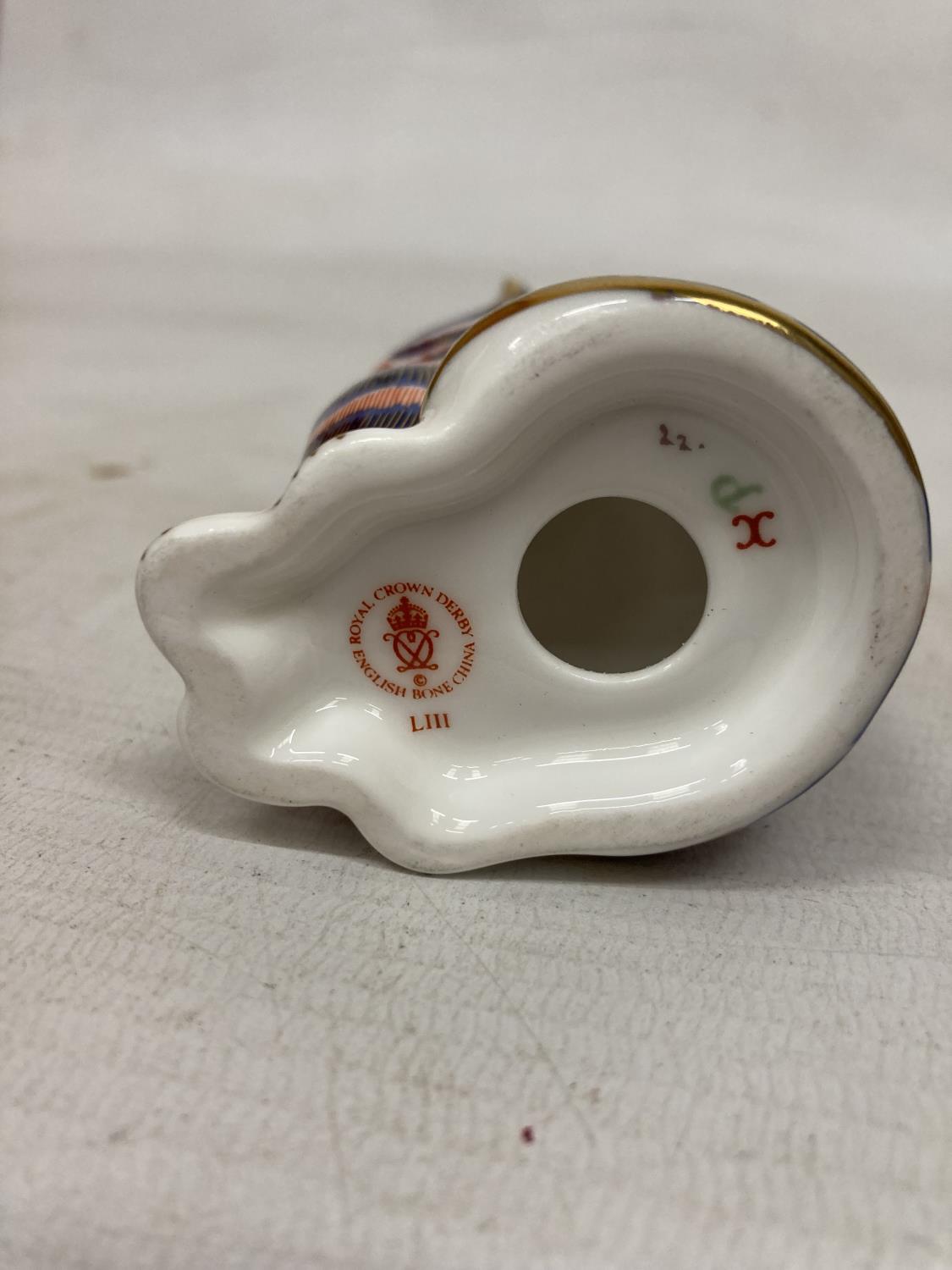 A ROYAL CROWN DERBY SITTING CAT (FIRSTS) - Image 6 of 6