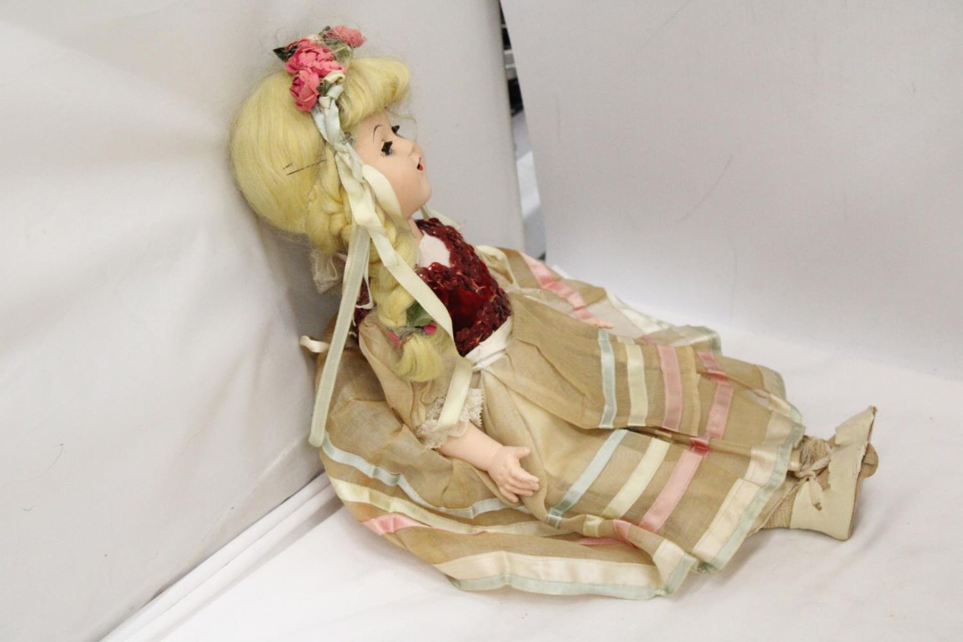 A VINTAGE DOLL WITH ORIGINAL COSTUME AND SLEEPY EYES - Image 2 of 3