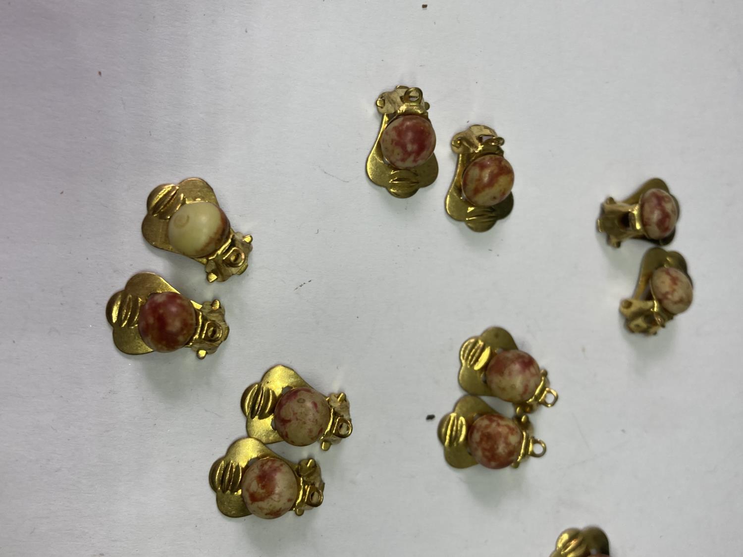 EIGHT PAIRS OF CLIP ON EARRINGS - Image 2 of 4