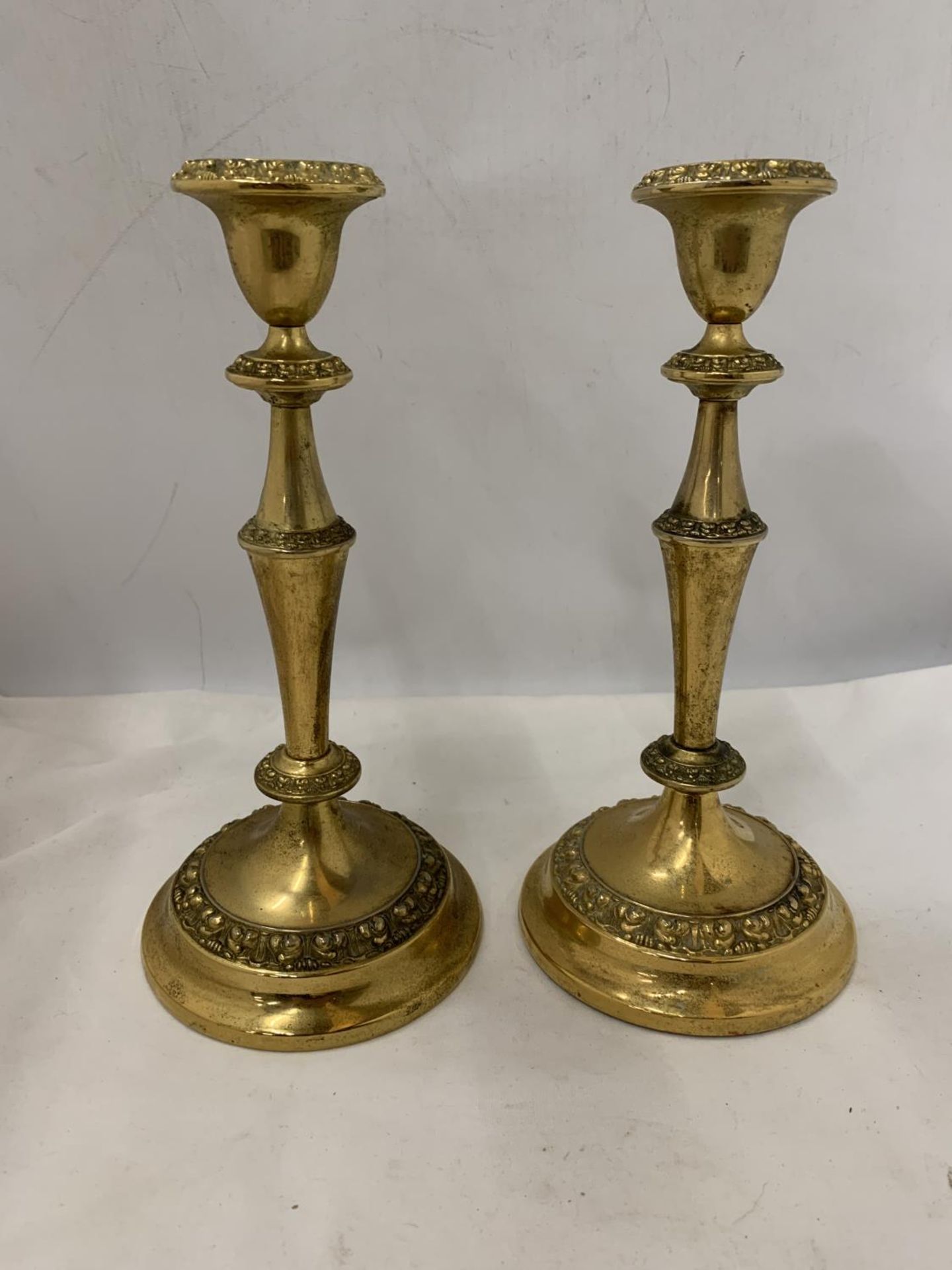 TWO LARGE BRASS CANDLESTICKS 27 CM - Image 3 of 3