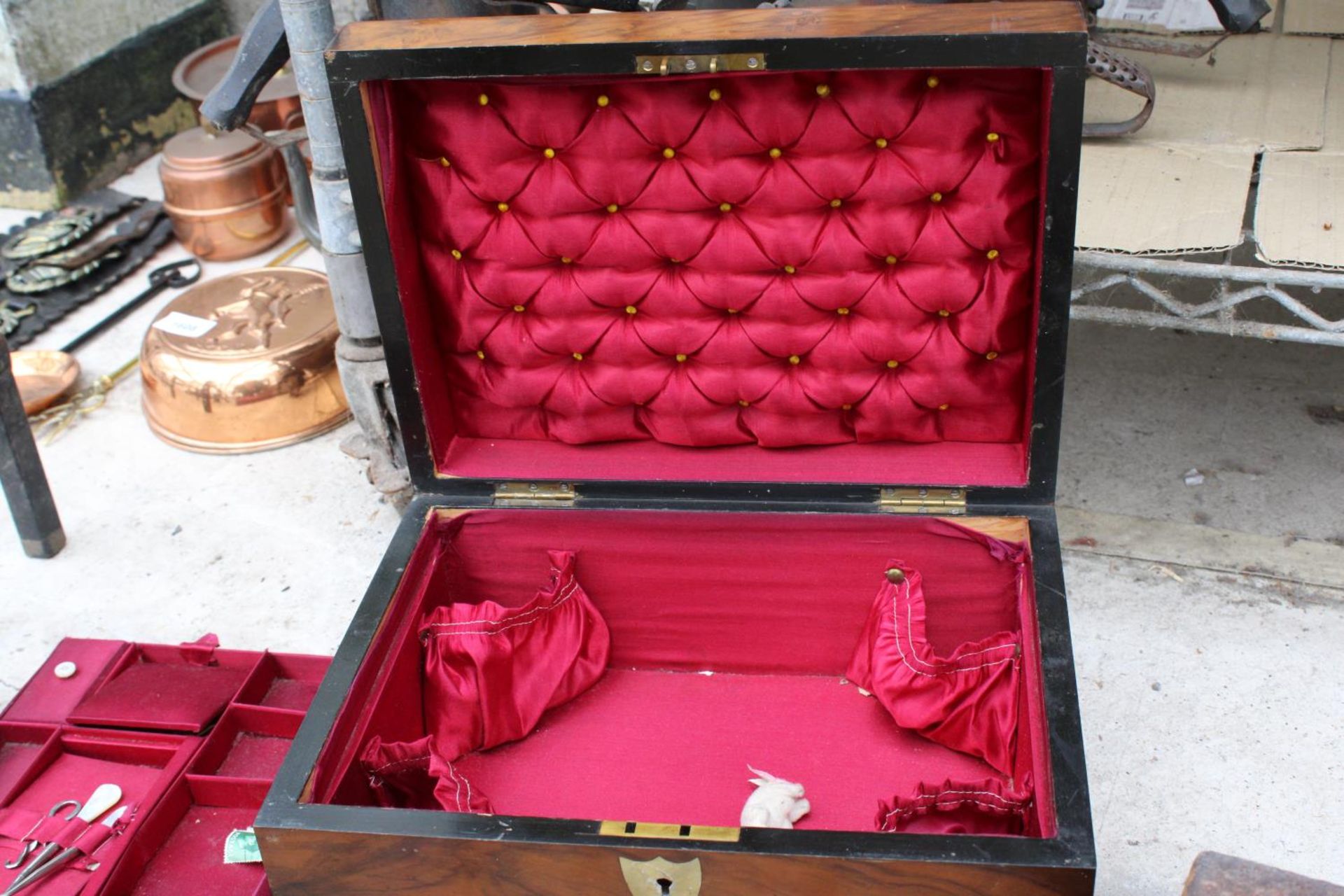 A VINTAGE WALNUT SEWING BOX WITH SILK INTERIOR AND INDIVIDUAL COMPARTMENTS - Image 5 of 5