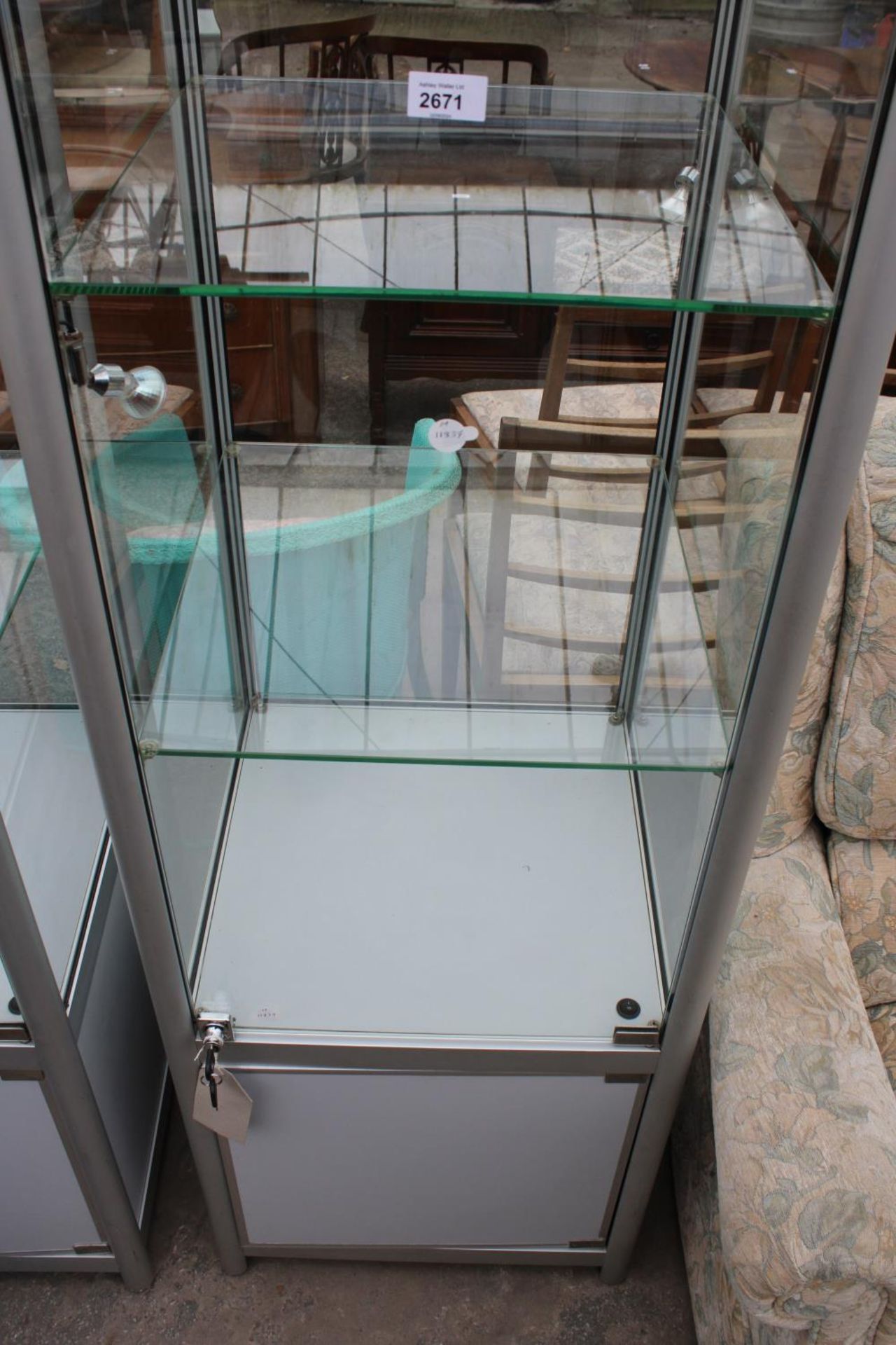 A MODERN GLASS ILLUMINATED DISPLAY CABINET COMPLETE WITH KEYS AND CUPBOARD TO BASE, 20" SQUARE - Image 2 of 3