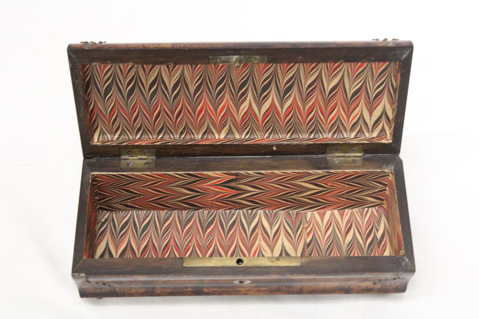 A BOMBAY FRONTED AND TOPPED VICTORIAN TRINKET BOX - Image 5 of 5