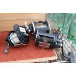 THREE VARIOUS FISHING REELS TO INCLUDE A ROVEX AND A PENN ETC