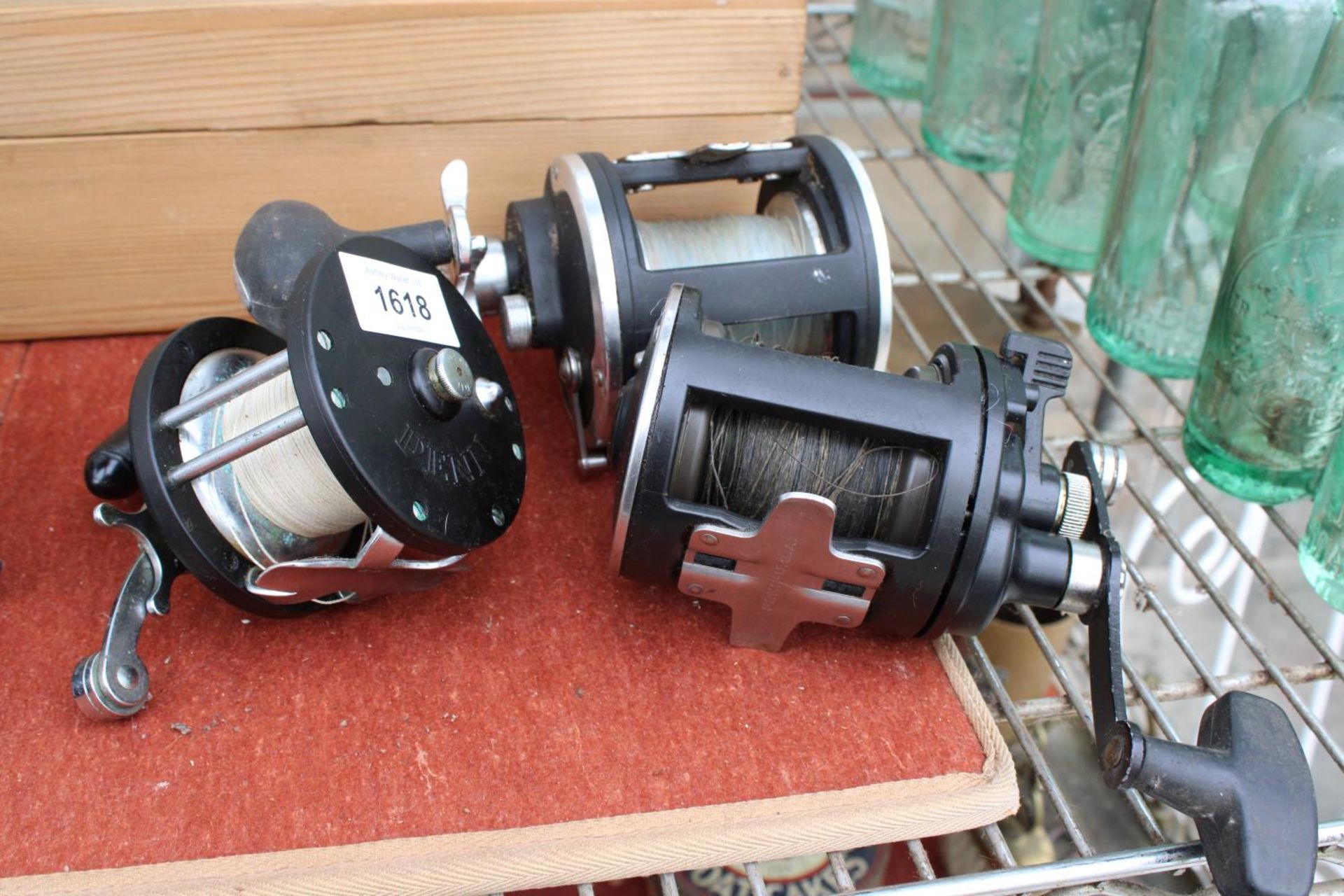 THREE VARIOUS FISHING REELS TO INCLUDE A ROVEX AND A PENN ETC