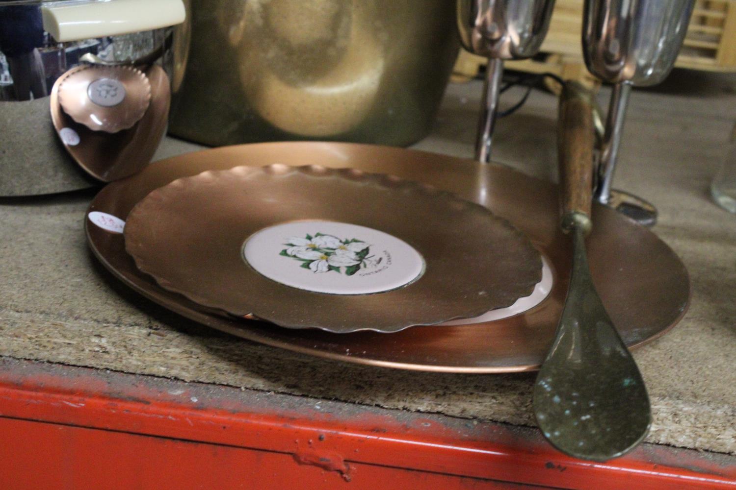 TWO COPPERWARE CANADIAN RELATED PLATES TOGETHER WITH A BRASS/WOODEN HORSE RELATED SHOE HORN PLUS A - Image 3 of 5