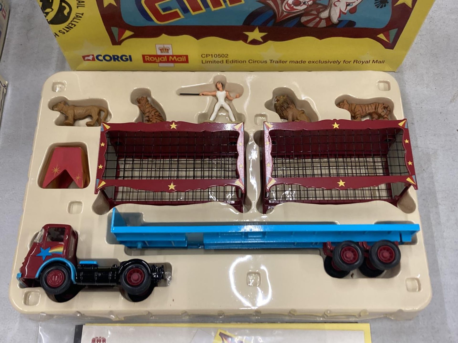 A BOXED CORGI CP10502 LIMITED EDITION CIRCUS TRAILER MADE EXCLUSIVELY FOR ROYAL MAIL - Image 2 of 4