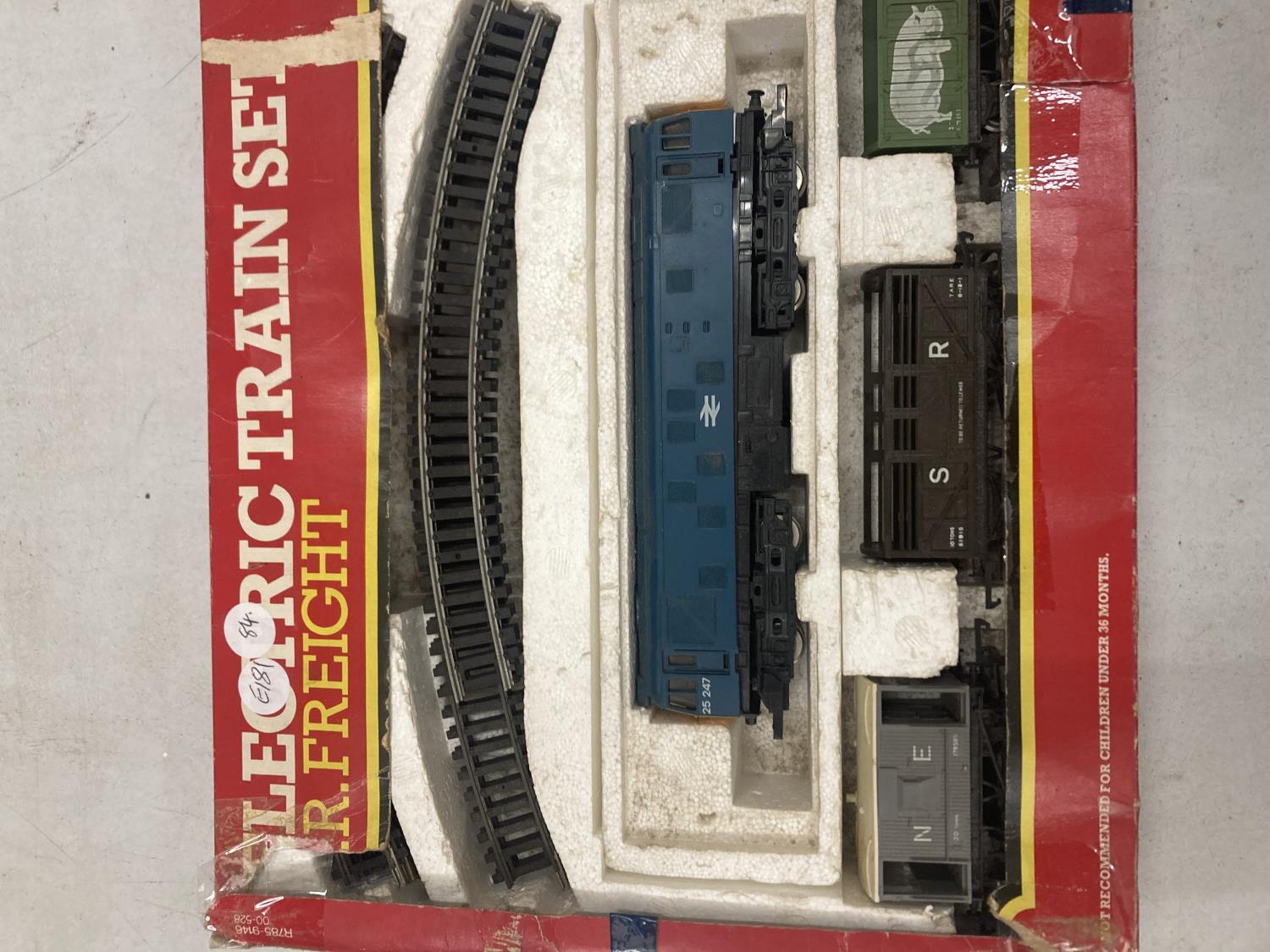 A BOXED HORNBY ELECTRIC TRAIN SET B.R. FREIGHT - Bild 2 aus 3