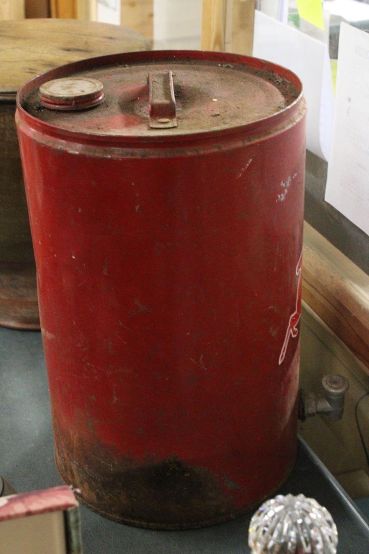 A VINTAGE MOBIL OIL DRUM - Image 4 of 5