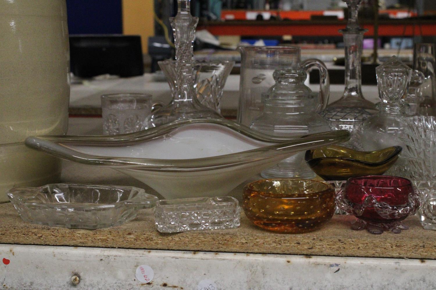 A LARGE COLLECTION OF GLASSWARE TO INCLUDE AN ART GLASS TRIANGULAR BOWL, WHITEFRIARS STYLE - Image 2 of 6