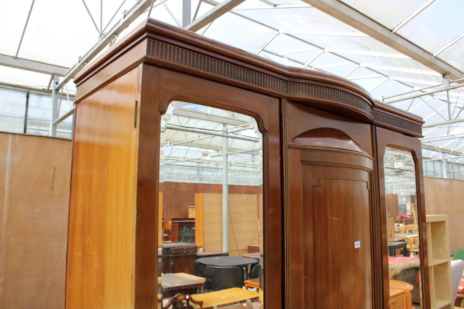 AN EDWARDIAN MAHOGANY PARTIALLY BOW FRONTED MIRROR-DOOR WARDROBE ON BRACKET FEET, 61" WIDE - Image 2 of 5