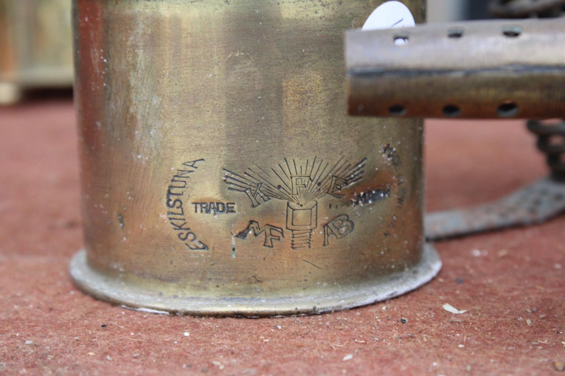 THREE VINTAGE BRASS BLOW TORCHES TO INCLUDE A BLADON AND AN MF AB ETC - Image 5 of 5