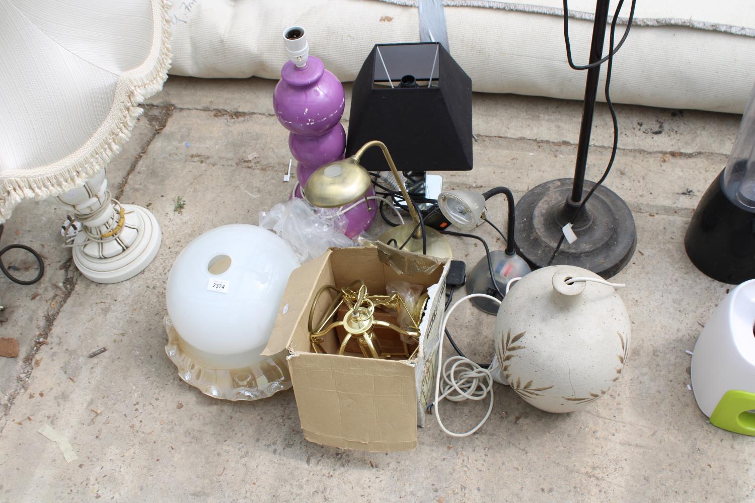 AN ASSORTMENT OF LAMPS AND SHADES - Image 2 of 6