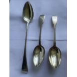 THREE HALLMARKED GEORGIAN SILVER SERVING SPOONS GROSS WEIGHT 256 GRAMS