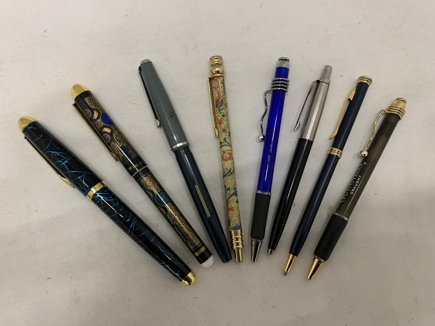 A COLLECTION OF EIGHT VINTAGE PENS - Bild 2 aus 2