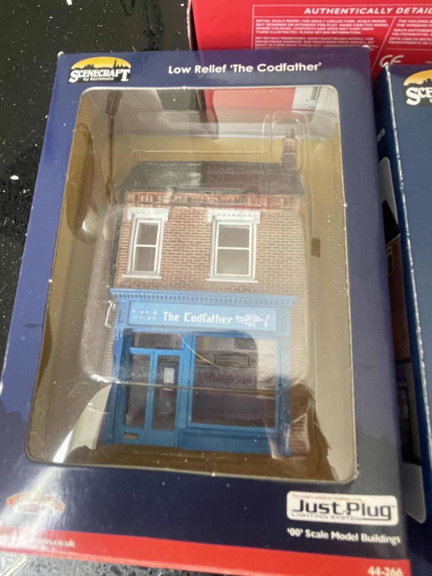 FIVE BOXED SCENECRAFT BY BACHMANN 00 GAUGE BUILDINGS TO INCLUDE POST OFFICE, CHIP SHOP, BOOKIES, - Image 6 of 6