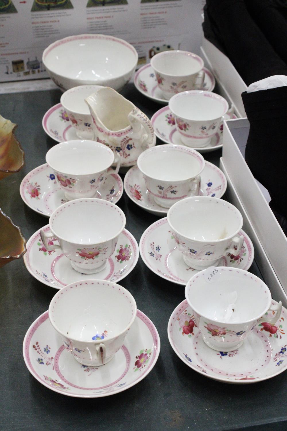 A FLORAL PART TEASET TO INCLUDE CUPS, SAUCERS, LARGE SUGAR BOWL PLUS JUG