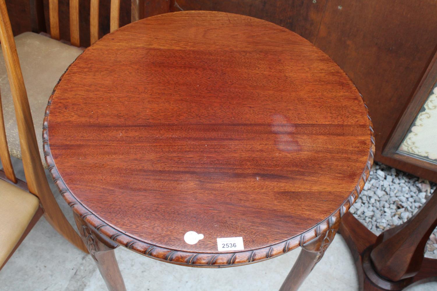 AN EARLY 20TH CENTURY MAHOGANY ROPE EDGE 24" DIAMETER CENTRE TABLE ON CABRIOLE LEGS WITH BALL AND - Image 2 of 3