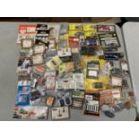 A LARGE QUANTITY OF MODEL RAILWAY OO GUAGE ACCESSORIES