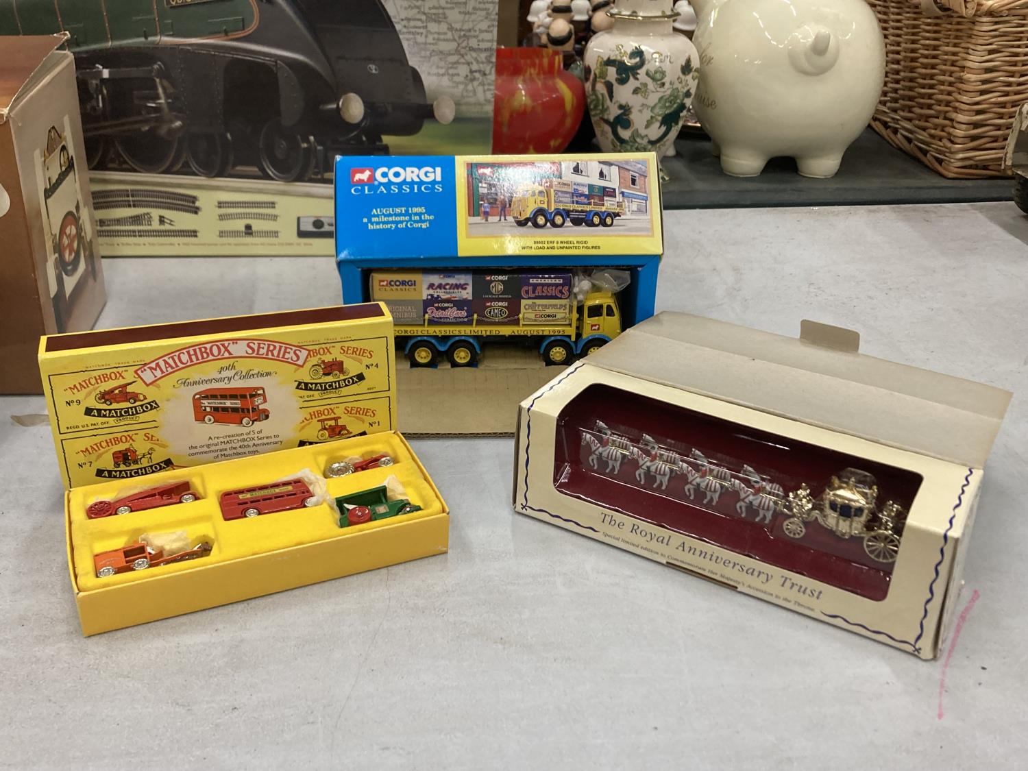 AN ASSORTMENT OF BOXED MODELS TO INCLUDE A MATCHBOX HER MAJESTY'S GOLD STATE COACH, A MATCHBOX - Image 2 of 6