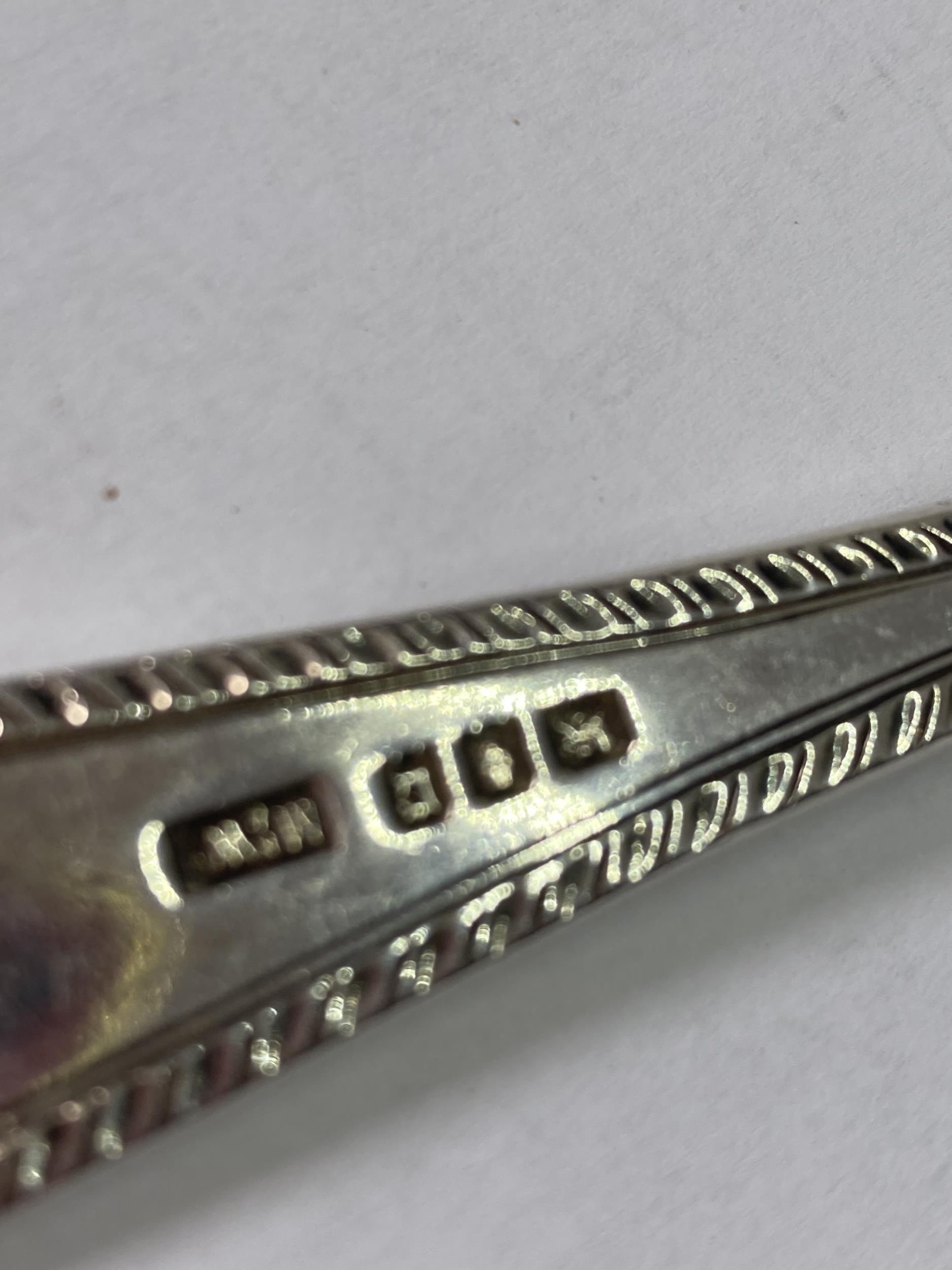 A PAIR OF HALLMARKED LONDON SILVER NUT CRACKERS GROSS WEIGHT 188 GRAMS - Image 3 of 5