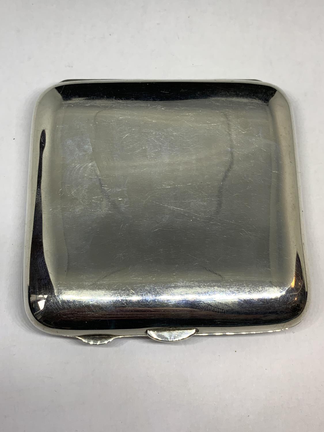 A HALLMARKED CHESTER SILVER CIGARETTE CASE GROSS WEIGHT 144 GRAMS - Image 2 of 5