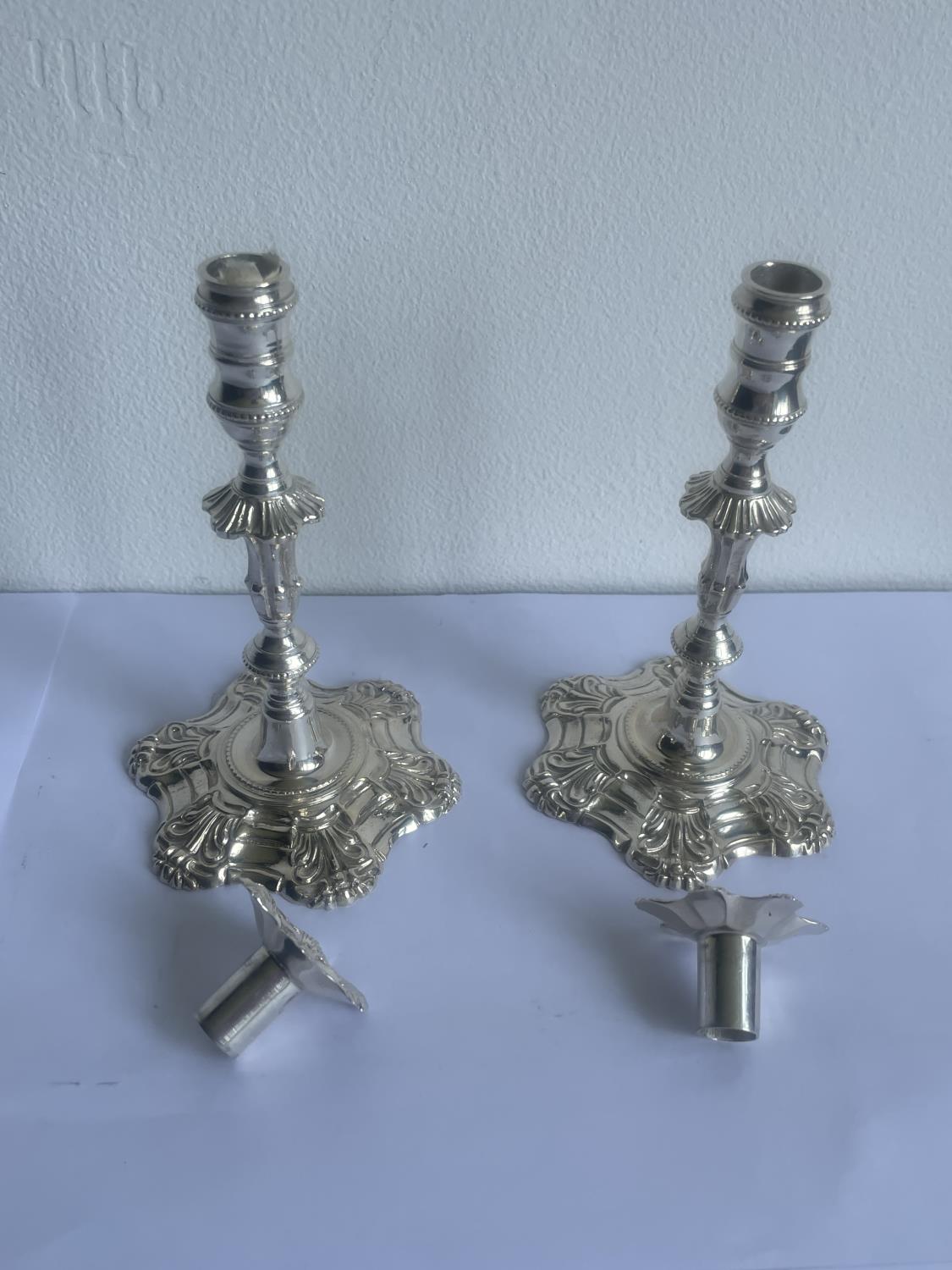 A PAIR OF DECORATIVE HALLMARKED BIRMINGHAM SILVER CANDLESTICKS GROSS WEIGHT 450 GRAMS - Image 3 of 6