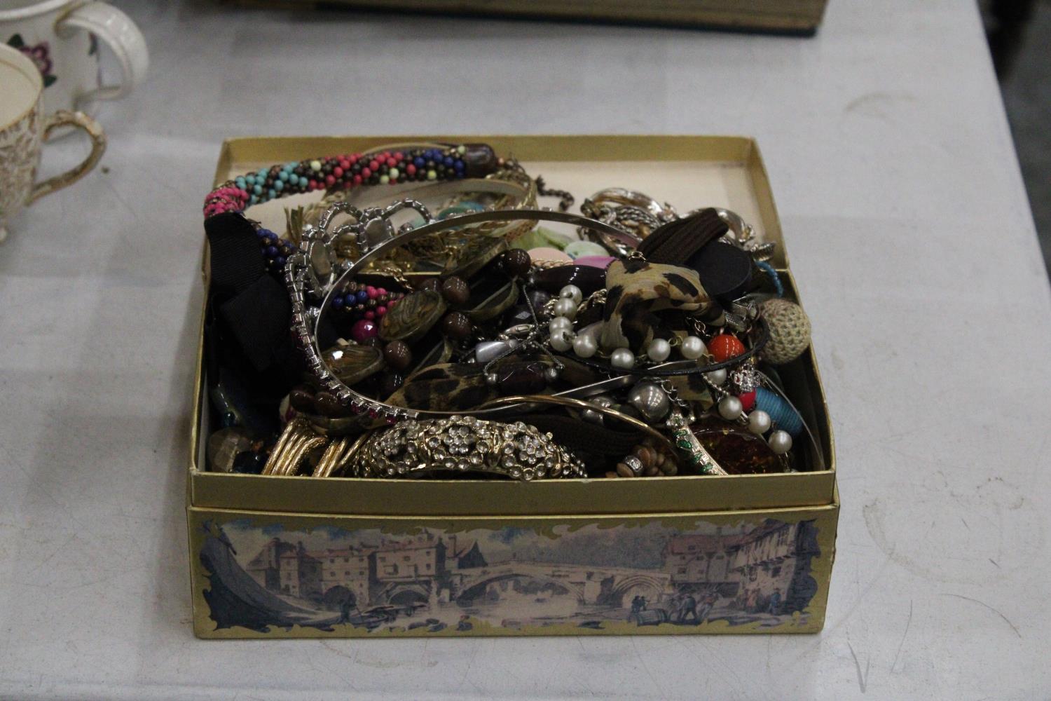 A QUANTITY OF COSTUME JEWELLERY TO INCLUDE NECKLACES, EARRINGS, BANGLES, ETC, IN A DOMED BOX