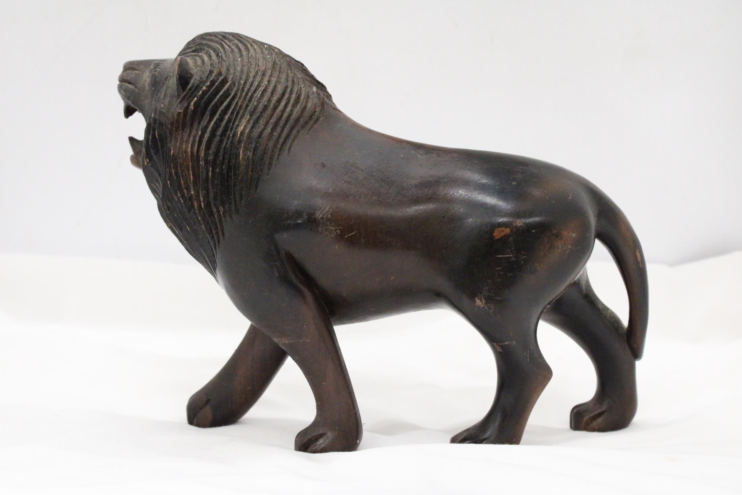 A VINTAGE HARDWOOD CARVED LION, WITH PATINA, WEIGHS NEAARLY 3 KILOS, HEIGHT 20CM, LENGTH 32CM - Image 4 of 5
