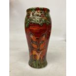 AN ANITA HARRIS HAND PAINTED AND SIGNED IN GOLD FOX VASE