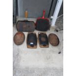 AN ASSORTMENT OF CAST IRON SKILLET PANS