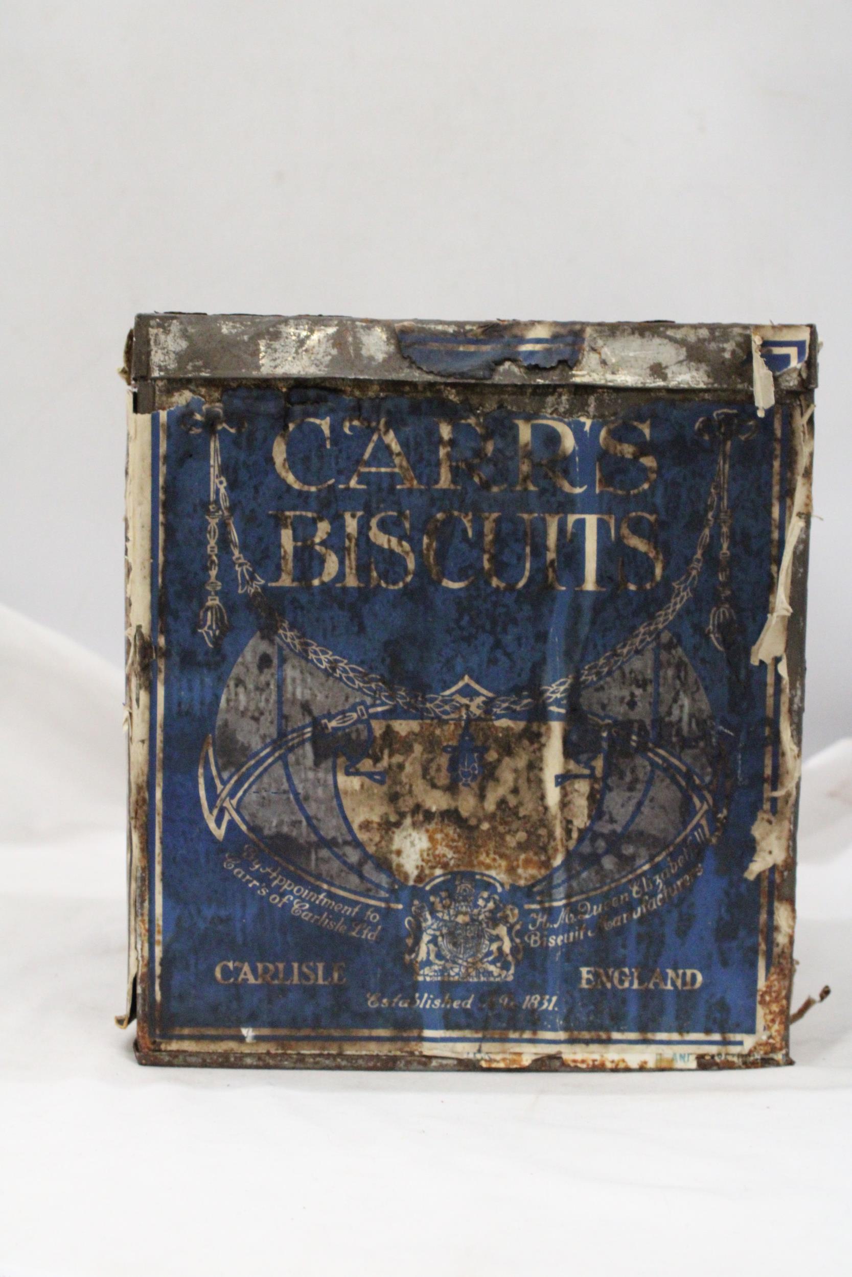 A CARRS OF CARLISLE LARGE BISCUIT TIN - APPROXIMATELY 26CM X 23CM - Image 5 of 5