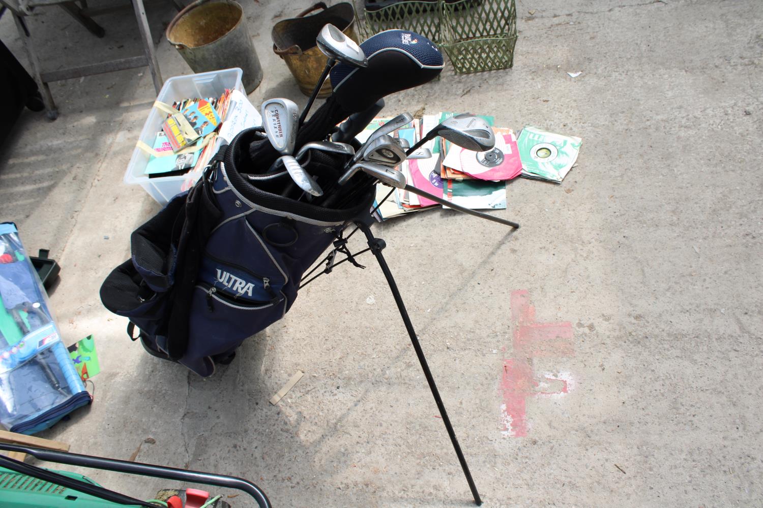 AN ULTRA GOLF BAG WITH AN ASSORTMENT OF GOLF CLUBS