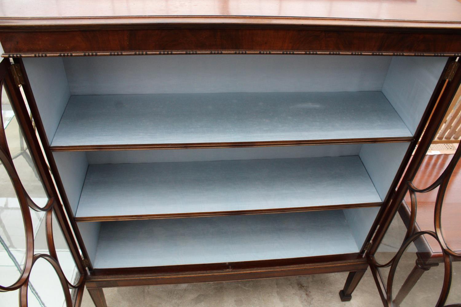 AN EDWARDIAN MAHOGANY TWO DOOR BOOKCASE WITH OVAL MOULDINGS ON TAPERING LEGS, 42" WIDE - Image 3 of 3